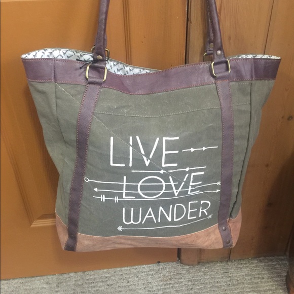 🔥Host Pick🔥 NWT Mona B Live Wander Tote - Picture 2 of 6